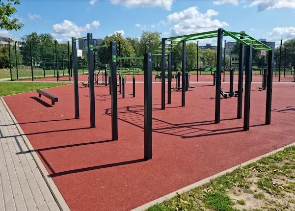 Área de entrenamiento al aire libre en la avenida V. Krėvės