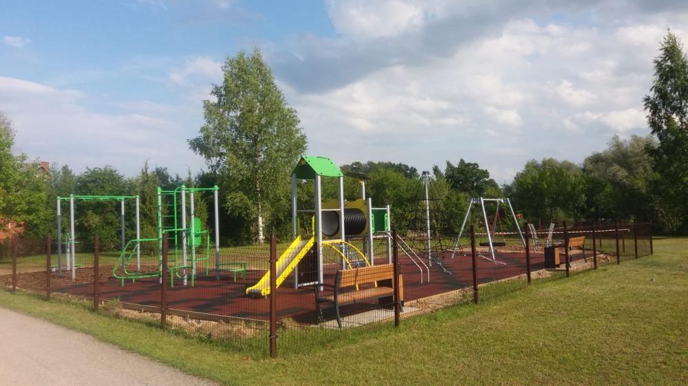 Campo deportivo en la calle Aronas de Sauleskalns