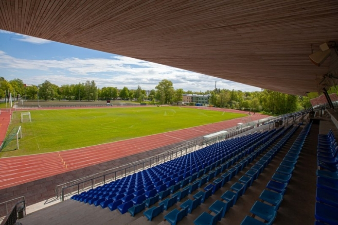 Campo sportivo presso la scuola primaria Mežmala di Jūrmala