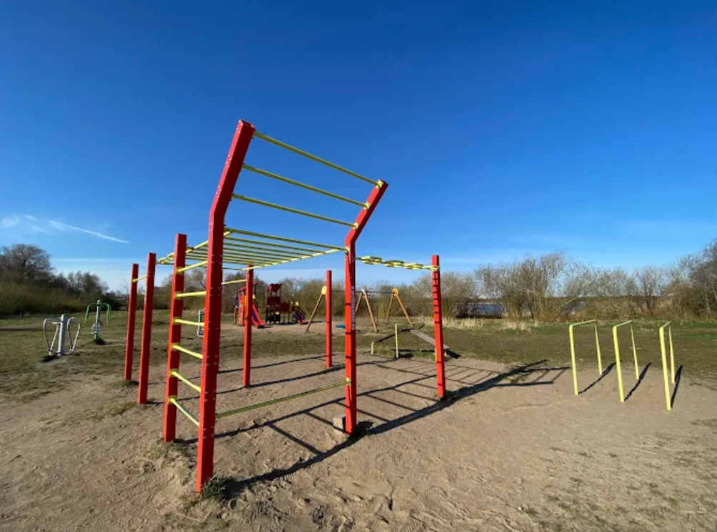 Drążki street workout przy Paldiski maantee w Tallinnie
