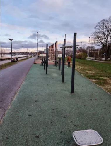 Street Gym DenFit на Pirita tee в Таллине