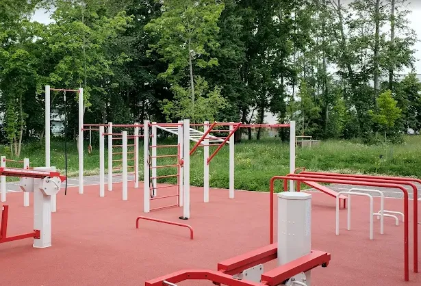 Siłownia plenerowa przy Sõle 27e w Tallinnie